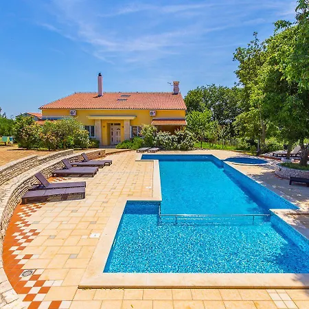 Διαμέρισμα Mit Grossem Pool, Observatorium, Volleyballplatz